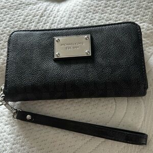 Michael Kors wristlet